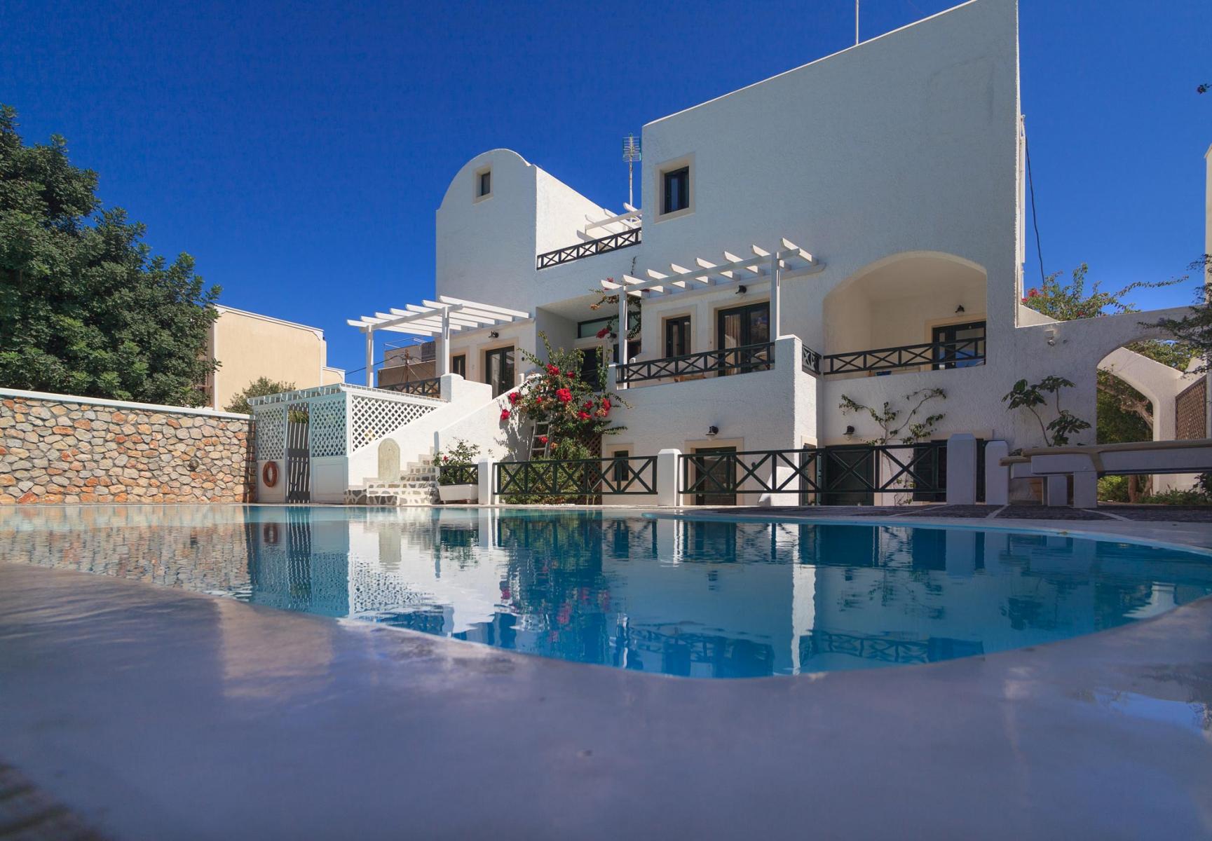 МАЙСКИ ПРАЗНИЦИ НА ОСТРОВ САНТОРИНИ - 3 нощувки - чартърна програма!