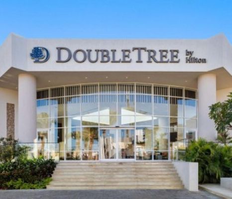 DOUBLETREE BY HILTON SHARKS BAY RESORT BEACH SIDE